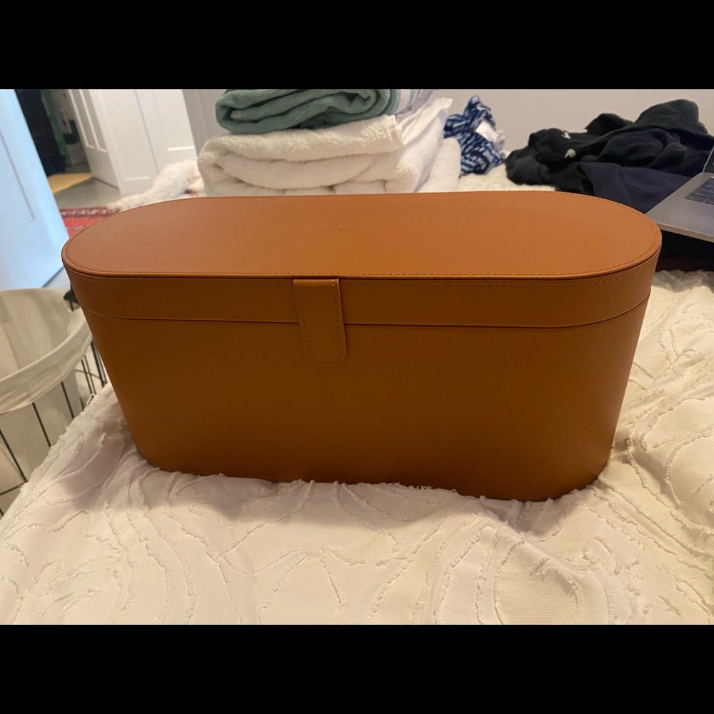 Dyson air wrap storage case and attachments (NWT)
